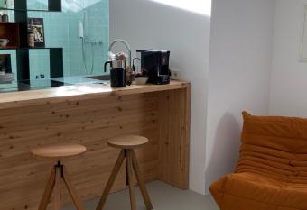 Bretzenstudios allows 18 year olds to book a room