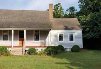 Suggar Run Inn allows 18 year olds to book a room