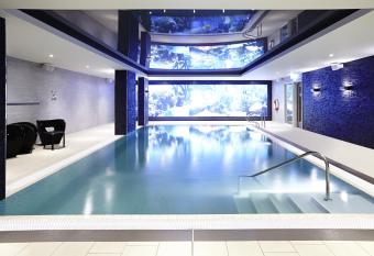 Novotel London Brentford allows 18 year olds to book a room