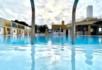 Estudio familiar CS, Wifi, piscina en la azotea compartida en Puerto de la Cruz allows 18 year olds to book a room