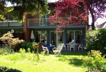 Chez Jean et Daisy has Balcony rooms