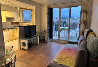 F2 belle vue Aqueduc avec balcon has Balcony rooms