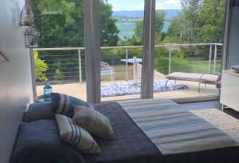 Morat Gaste Zimmer allows 18 year olds to book a room