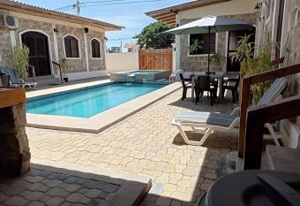 Villa full comfort Ballenita has rooms with a private hot tub