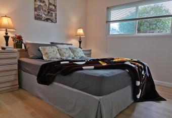 Cozy Spacious single home 3B/2B at Fremont allows 18 year olds to book a room