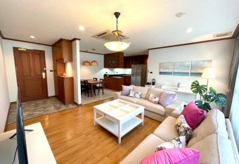 Schloss at Thonglor has rooms with a private hot tub