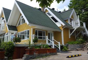 G  te Au Perchoir allows 18 year olds to book a room