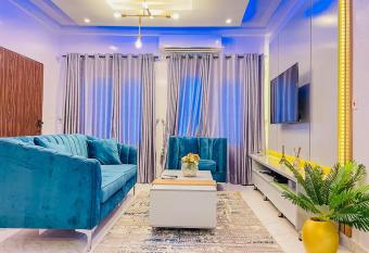 Classy 2 bedroom serviced shortlet Apartment Lekki phase 1 allows 18 year olds to book a room