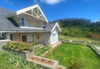 Willo Stays Lake view luxury Villa has Balcony rooms