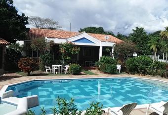 Finca El Ensue  o allows 18 year olds to book a room