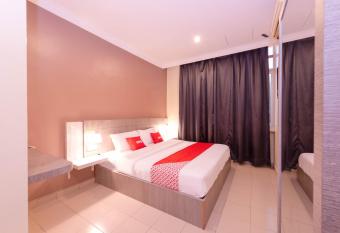 Capital O 89366 Spring Inn Hotel allows 18 year olds to book a room