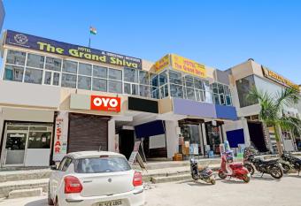 OYO Flagship 70035 Hotel The Grand Shiva allows 18 year olds to book a room