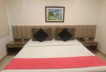 POP 70079 Metro Inn By Hotel Janki allows 18 year olds to book a room