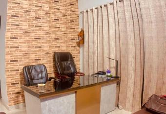 OYO Four Seasons Hotel allows 18 year olds to book a room