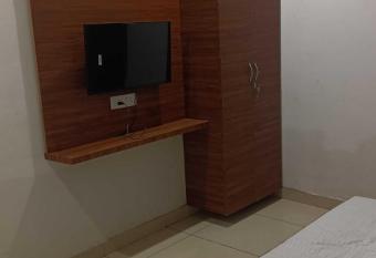 OYO Hotel Jihaan Plaza allows 18 year olds to book a room