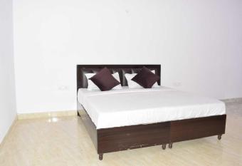 OYO M.S HOTEL allows 18 year olds to book a room