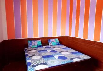 OYO Hotel Royal Palace allows 18 year olds to book a room