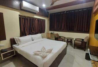 Flagship Green Palace allows 18 year olds to book a room