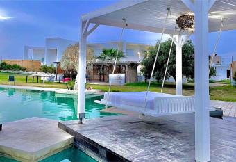 Villa avec piscine sans vis    vis GOLF1 has Balcony rooms