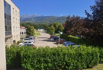 Studio au calme dans r  sidence Gauguin pour location courte dur  e et   tudiants allows 18 year olds to book a room