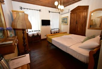 Olivia1845 Guest House Ayval  k allows 18 year olds to book a room