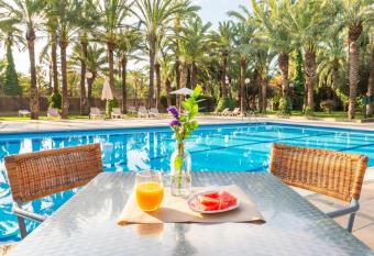 Jard  n Milenio has Smoking/Balcony rooms