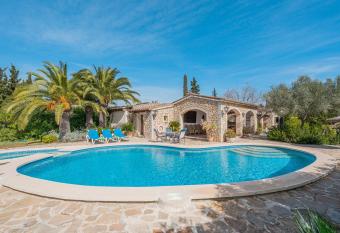 Les Palmeres has Balcony rooms