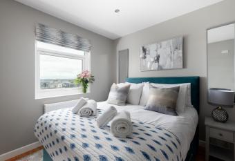 MORLANOW-Private entrance, courtyard, sea views has Balcony rooms