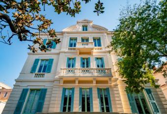 BANANA S CAMP allows 18 year olds to book a room