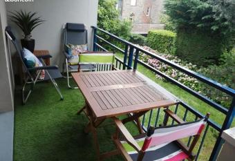 Au calme, 100m plage   cluse, balcon, garage, Wifi has Balcony rooms