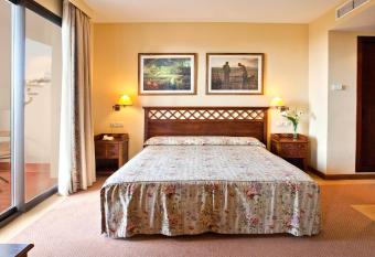 TRH Mijas has rooms with a private hot tub