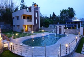 The green pride resort has Balcony rooms