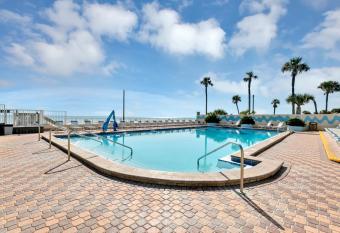 Oceanfront beautiful Studio in Daytona Beach! has Balcony rooms