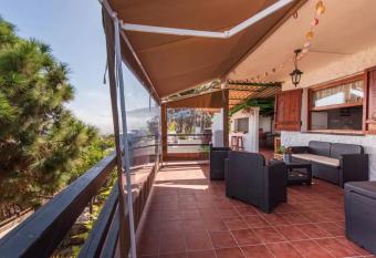 Finca con impresionantes vistas has Balcony rooms
