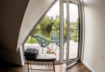 Vakaras cozy apartment in the guest house with the terrace and the stunning view to the river side has Balcony rooms