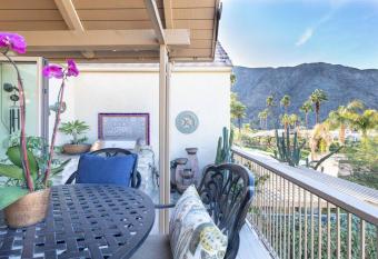 Designer 2 bedroom with Spectacular Views has Balcony rooms