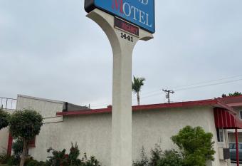 Hiland Motel has Smoking rooms