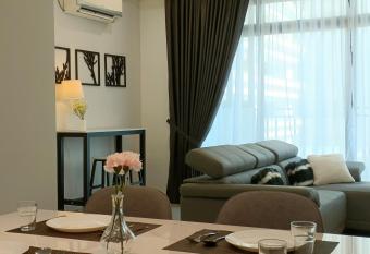 Austin Regency, Lavish Suite by HomestayJB has Balcony rooms