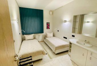 smart&beautiful HOSTEL allows 18 year olds to book a room