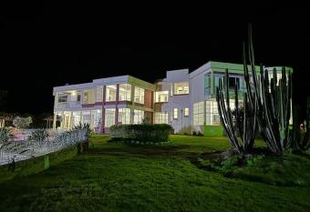 Finca tres colinas has Balcony rooms