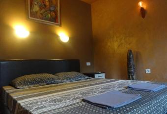 OLD TOWN Rooms allows 18 year olds to book a room