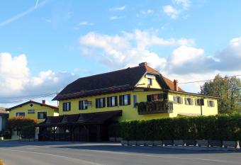 Preno  i    a Kralj allows 18 year olds to book a room