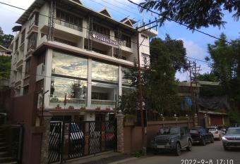 Golden Peaks Hotel & Restaurant has Balcony rooms