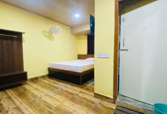 OYO Flagship Green View Residency allows 18 year olds to book a room