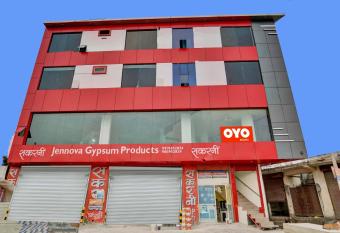 OYO Flagship 70036 Hotel Dream Plaza allows 18 year olds to book a room