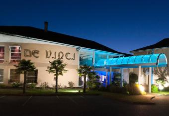 Espace Leonard De Vinci has Balcony rooms