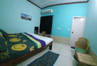 OYO Love India Hotel allows 18 year olds to book a room