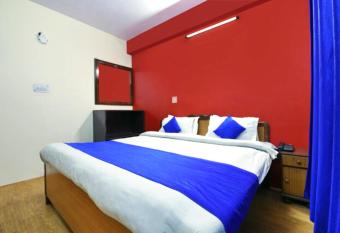 Goroomgo Chinar Lake View Mall Road Nainital - Near Bus Stand - Prime Location with Spacious Room Quality - Best Seller has Balcony rooms