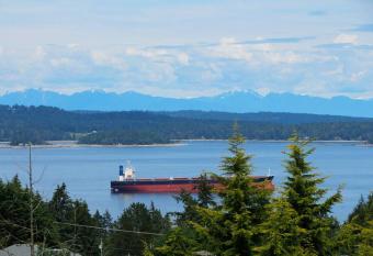 Luxury 3-Bed, 5-Bath Ocean View Vacation Home has Balcony rooms