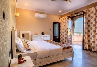 K D PALACE HOTEL has Balcony rooms